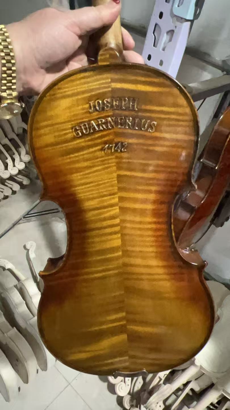 Musical Instruments Online - Музыкальные инструменты: Скрипка 4/4, резная, 1742
